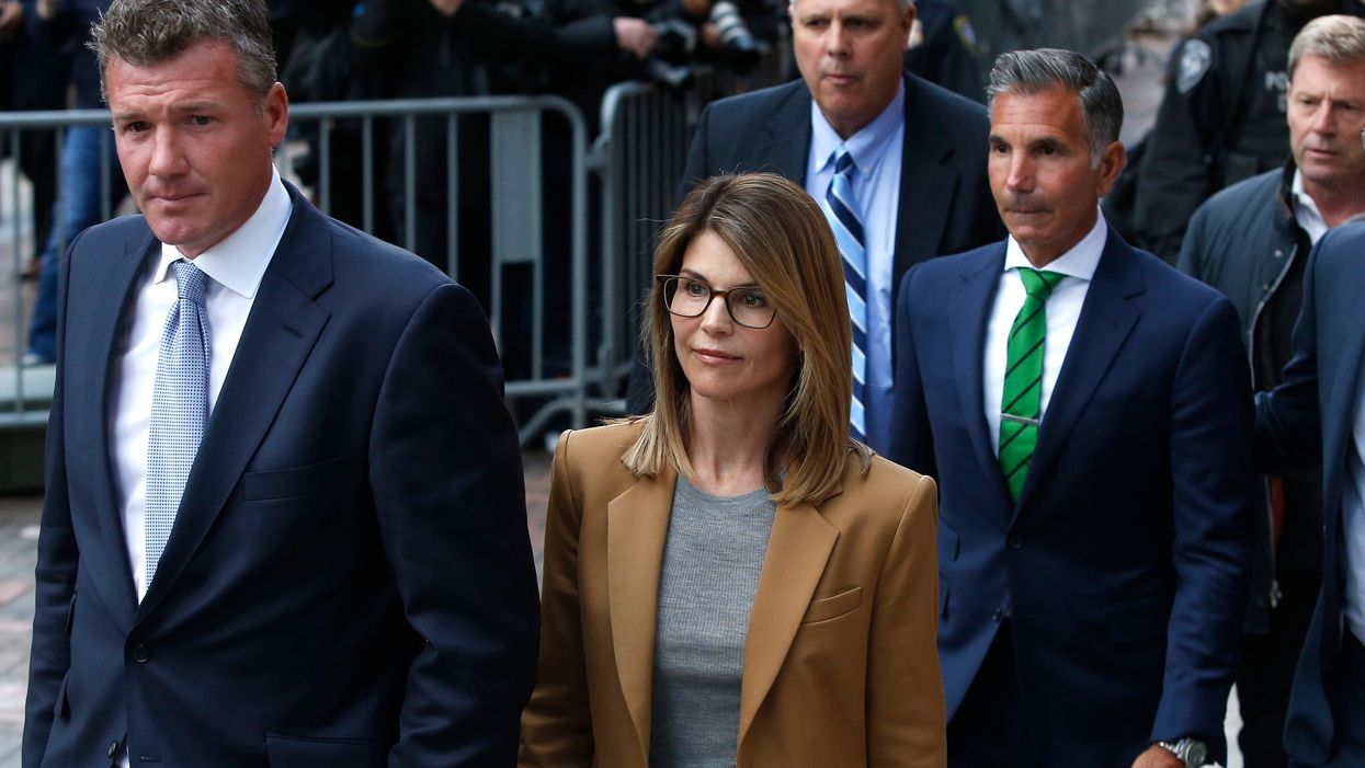 Lori Loughlin reportedly believes she did nothing that any other wealthy mom wouldn't do in college admissions scandal