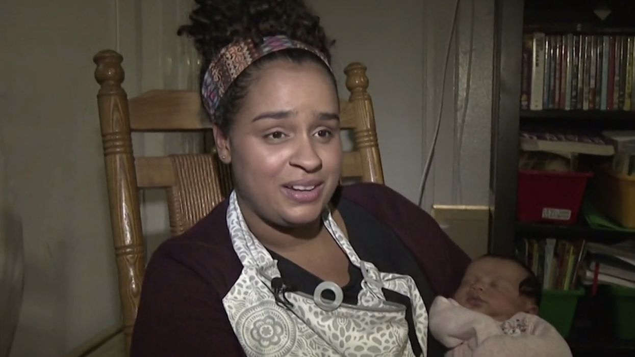 Mom pulls over to breastfeed her 3-week-old baby — then nearly gets towed before being slapped with parking ticket