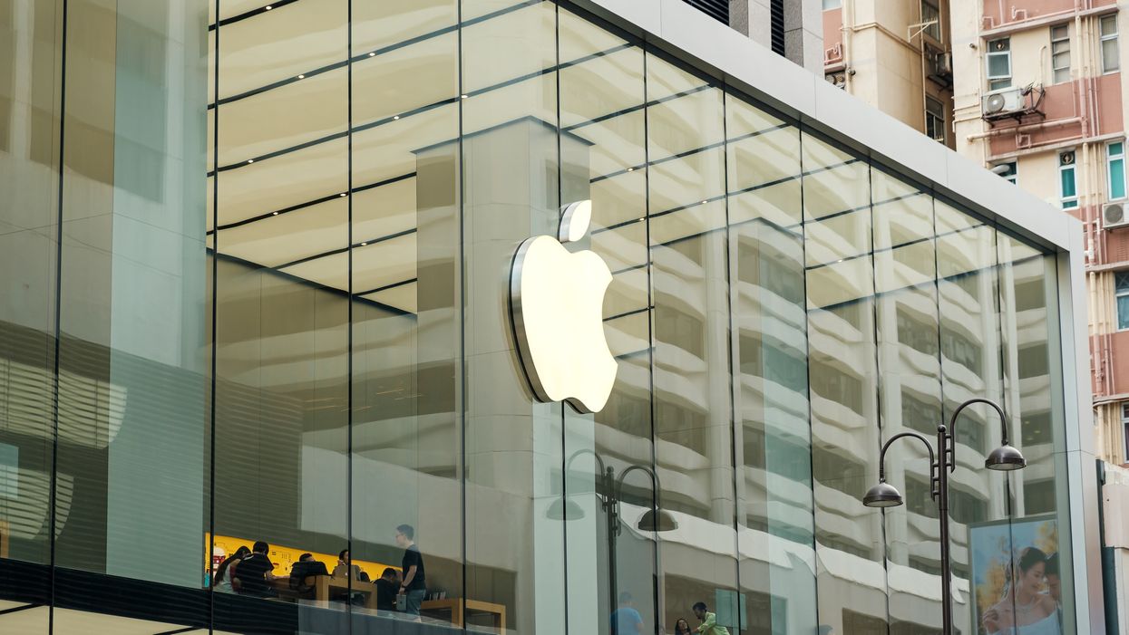 Teen sues Apple for $1 billion, says tech giant led to his wrongful arrest
