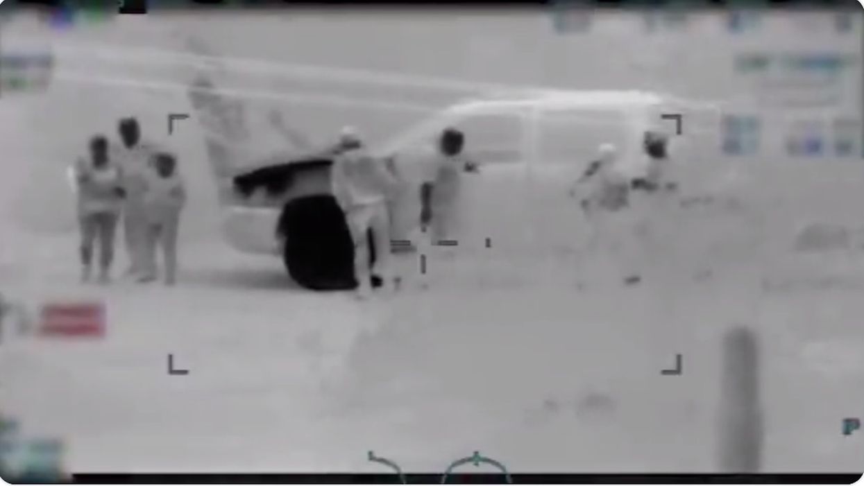 VIDEO: Heavily armed gunmen escort migrants across US southern border