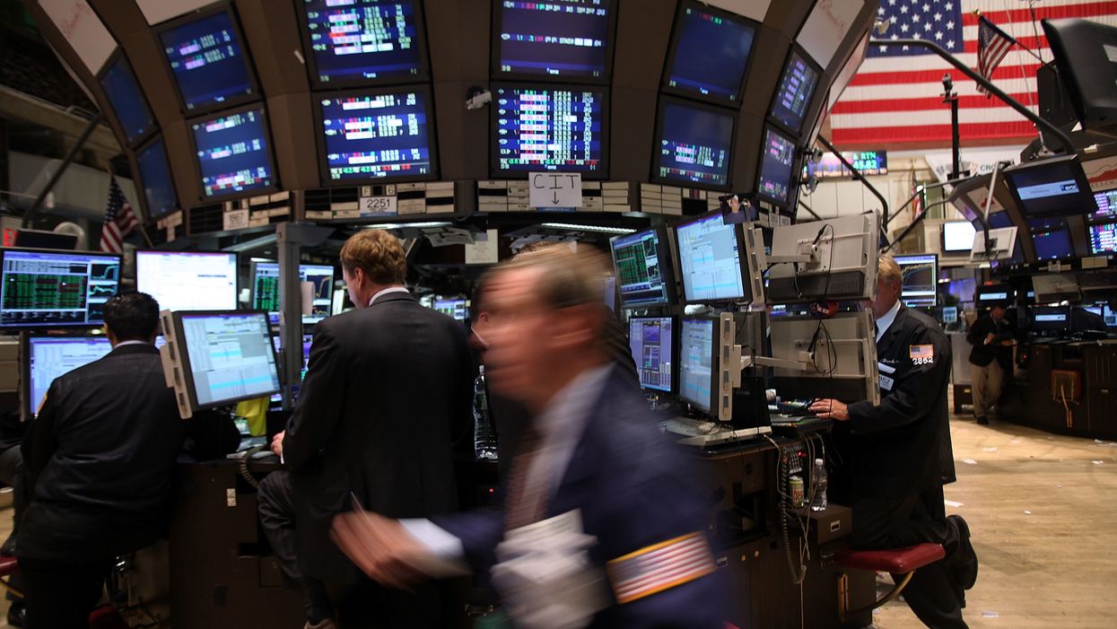 US economy grows by 3.2 percent, beating expectations