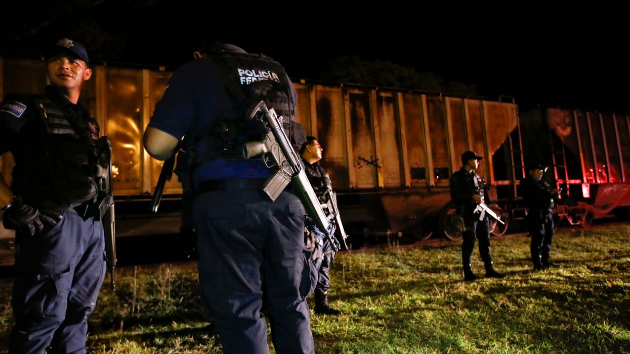 1,300 Cuban migrants escape Mexican detention center