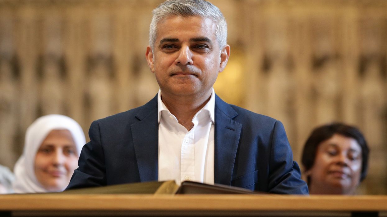 London Mayor Sadiq Khan says Trump not worthy of state dinner — but look what Queen Elizabeth did