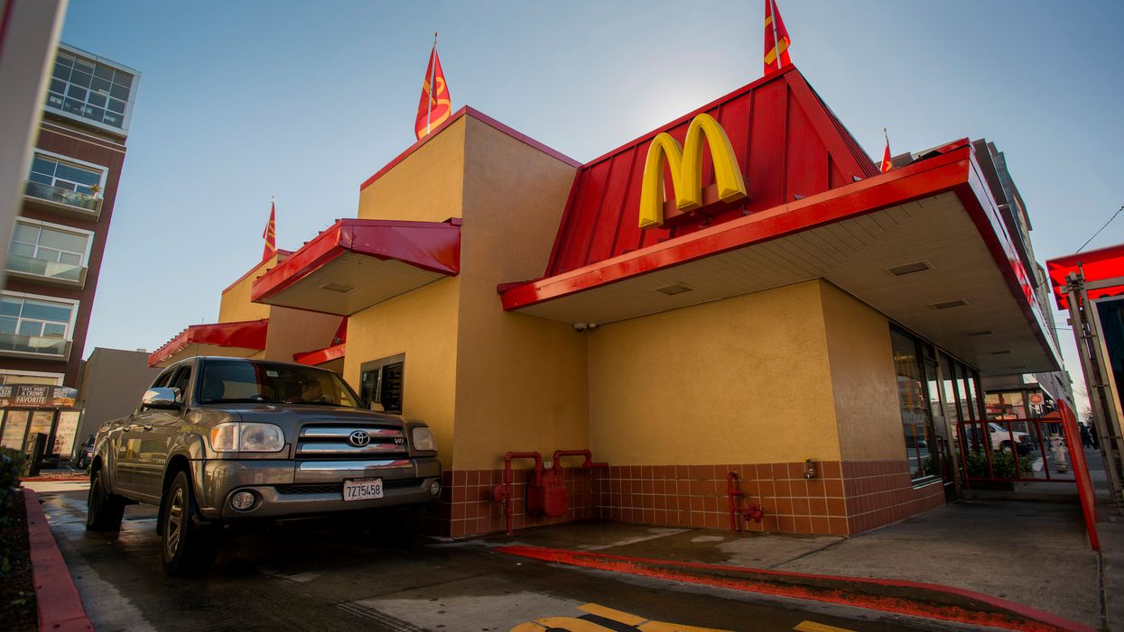 Fast food restaurants could accept food stamps in Illinois if new bill passes