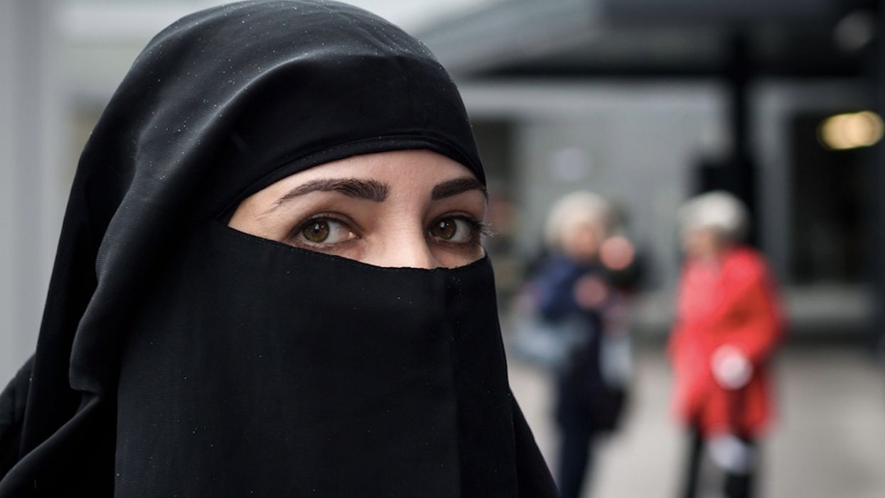 UK doctor asks Muslim mom to remove niqab to clearly hear about daughter's illness. Now he might lose right to practice medicine.