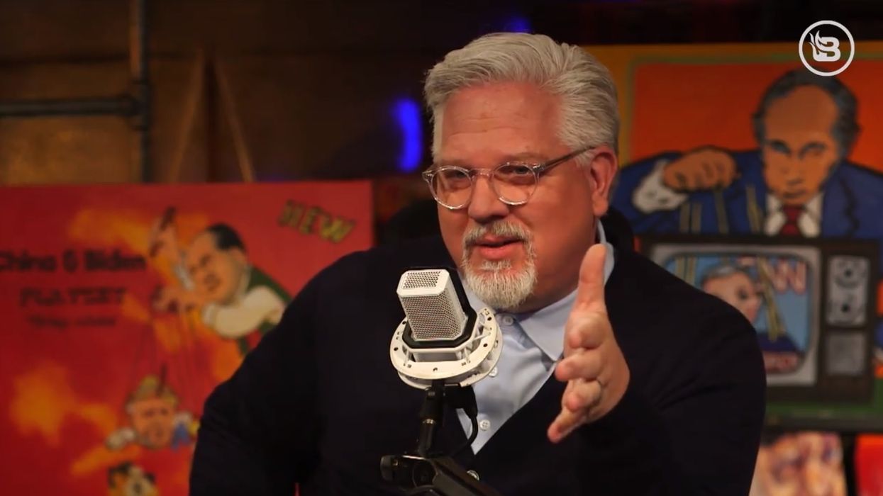 DOUBLE STANDARDS: HuffPost blasts pro-Trump art as 'ridiculous,' conveniently forgets years of fawning over Obama-art