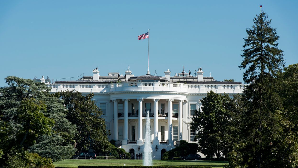 Man lights himself on fire near White House