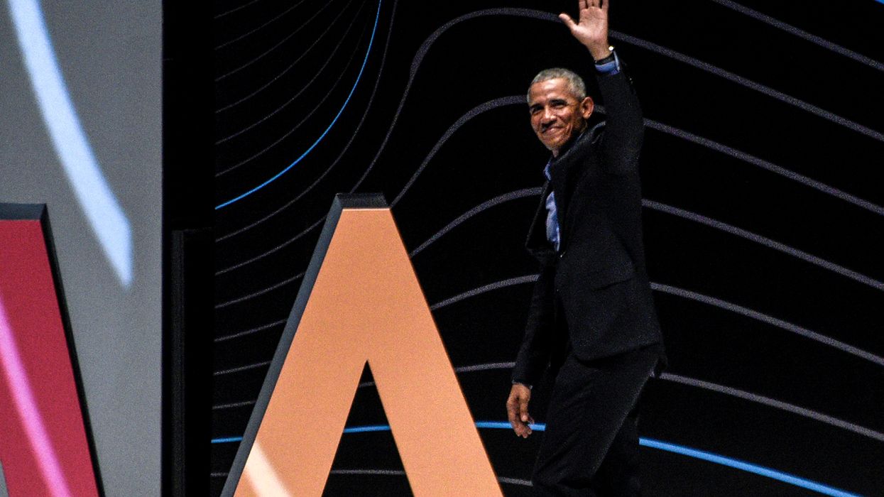 Obama trashes US gun laws in Brazil, claims Americans out buying up machine guns without 'any regulation'