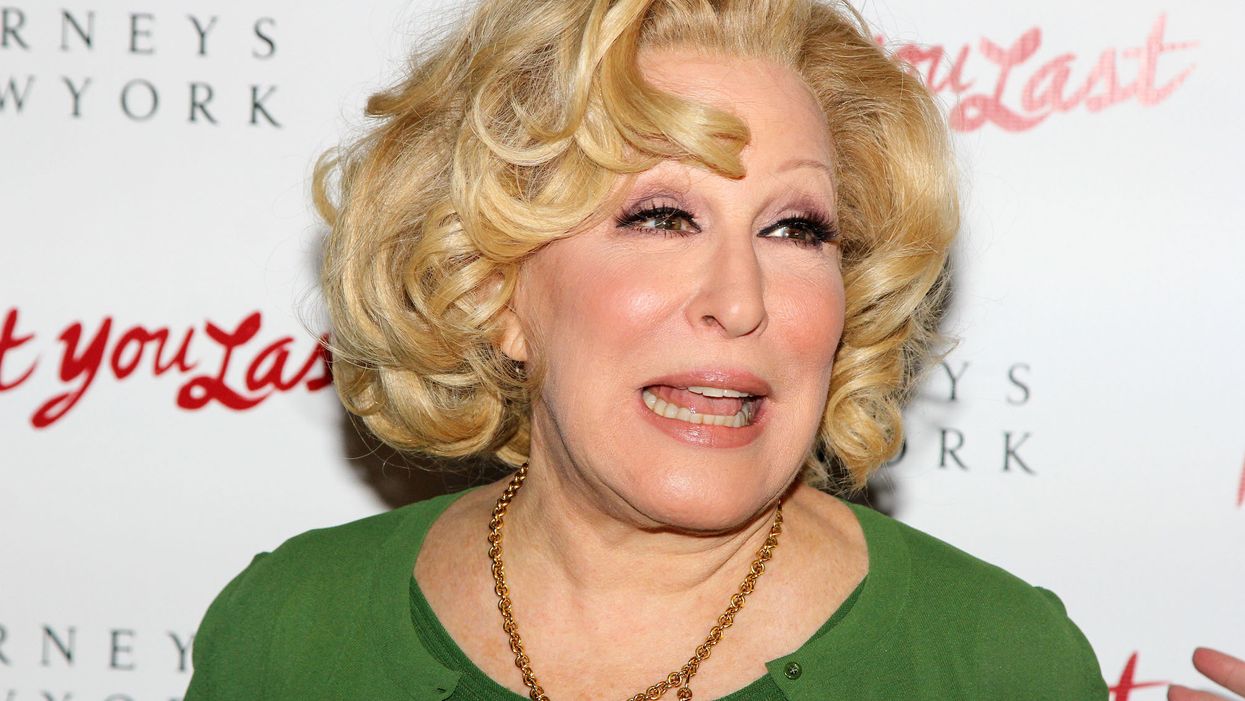 President Trump calls Bette Midler a 'sick scammer' for peddling fake quote on Twitter