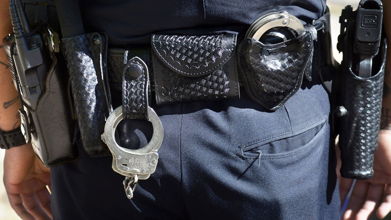 Jewelry store manager out of job after denying entry to sheriff's deputy picking up engagement ring because he was armed