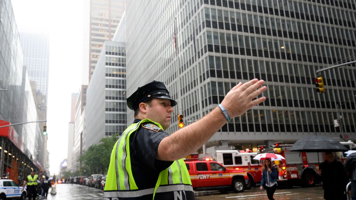 Helicopter crashes into building in midtown Manhattan