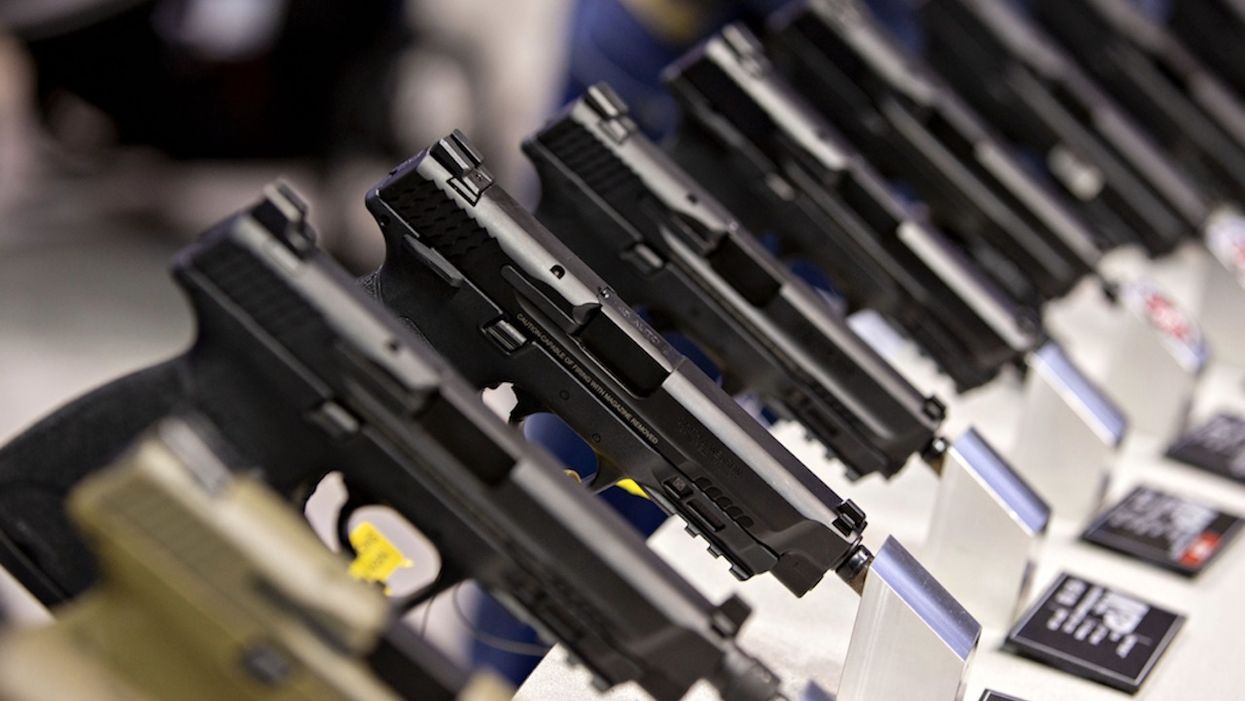 Armed good Samaritan comes to cop's rescue after inmate takes officer's gun, shoots her during transport from jail, witness says