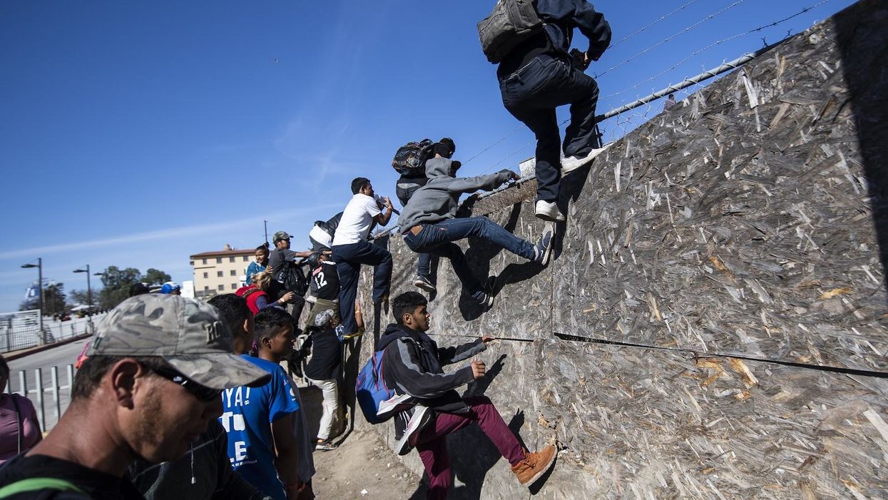 Congressional watchdogs say 'hundreds' of criminal migrants headed to US in caravans