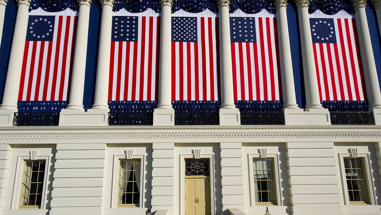 Photo from Obama's inauguration unravels liberal claims that 'Betsy Ross' flag is racist