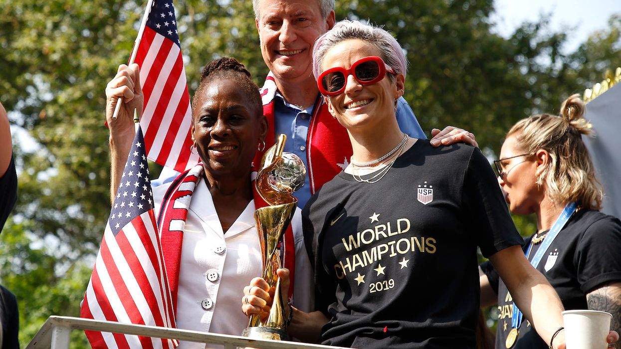 De Blasio promises equal pay for female athletes if he becomes president