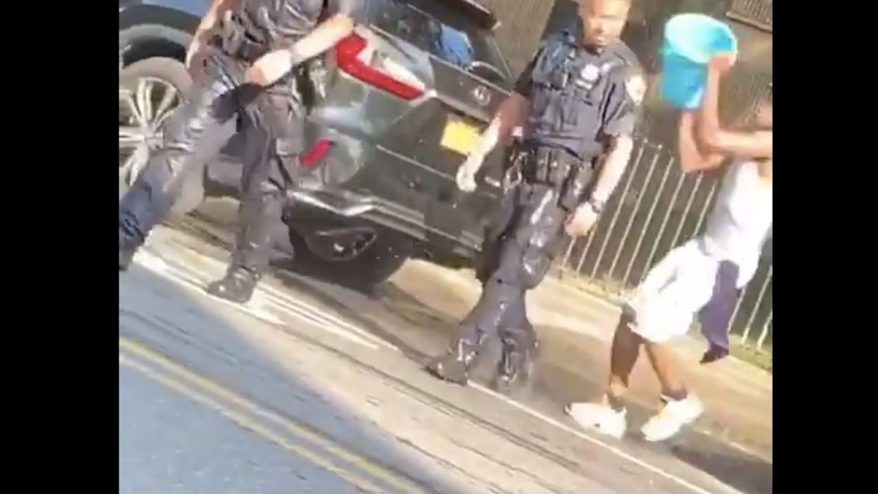 WATCH: 'Bullied' NYPD officers repeatedly get water dumped on them — and walk off 'with their tail between their legs'