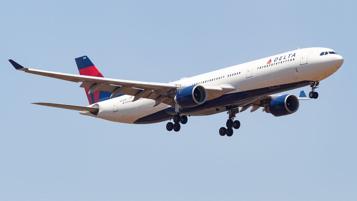 Pilot arrested just before takeoff for suspected intoxication