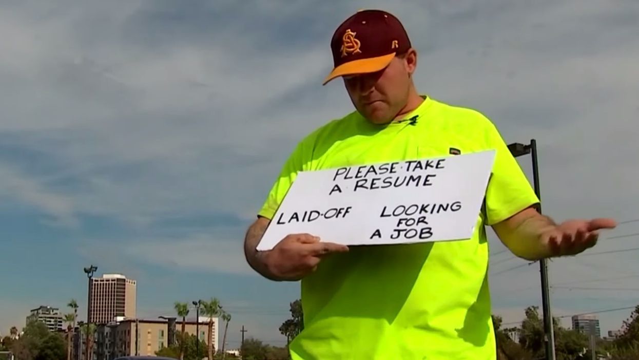 Man stands in 110-degree heat to pass out his resume instead of asking for handouts — and goes viral