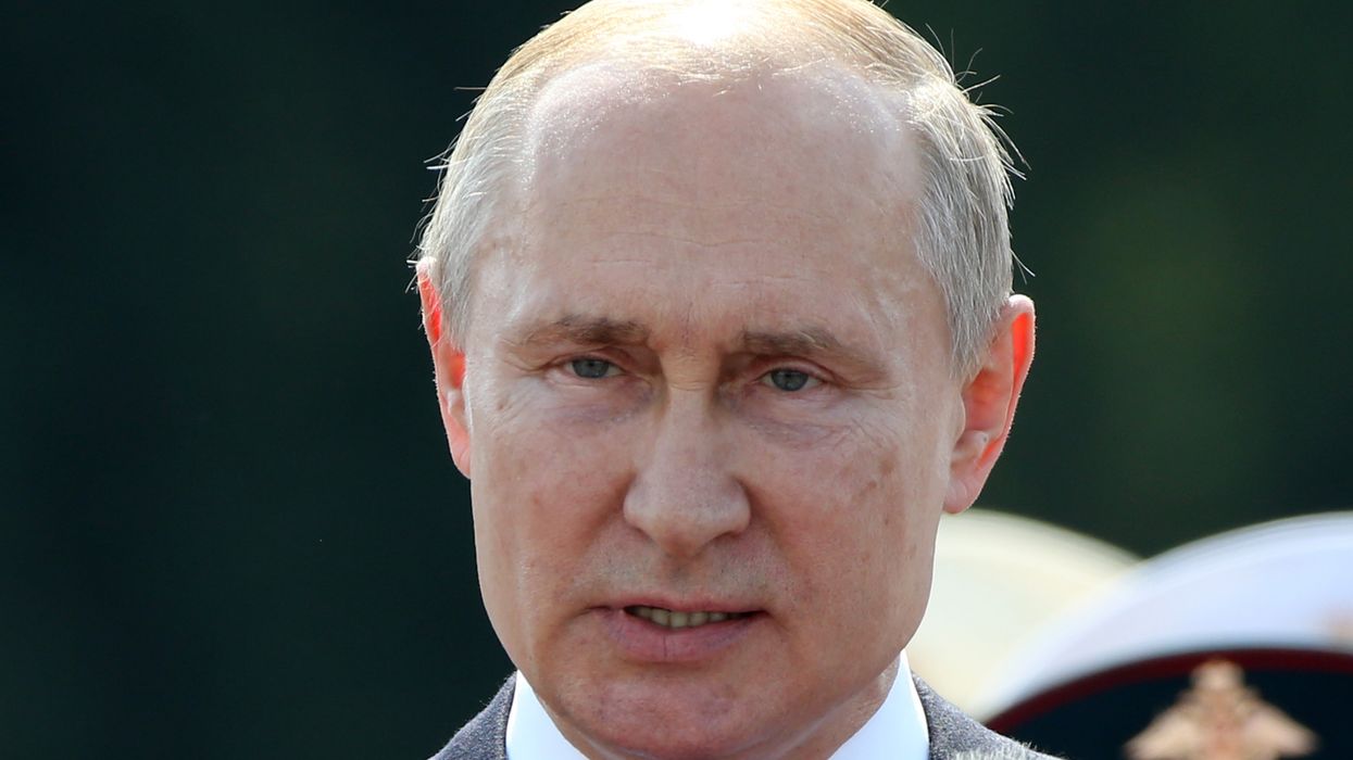 President Trump signs executive order issuing sanctions against Russia