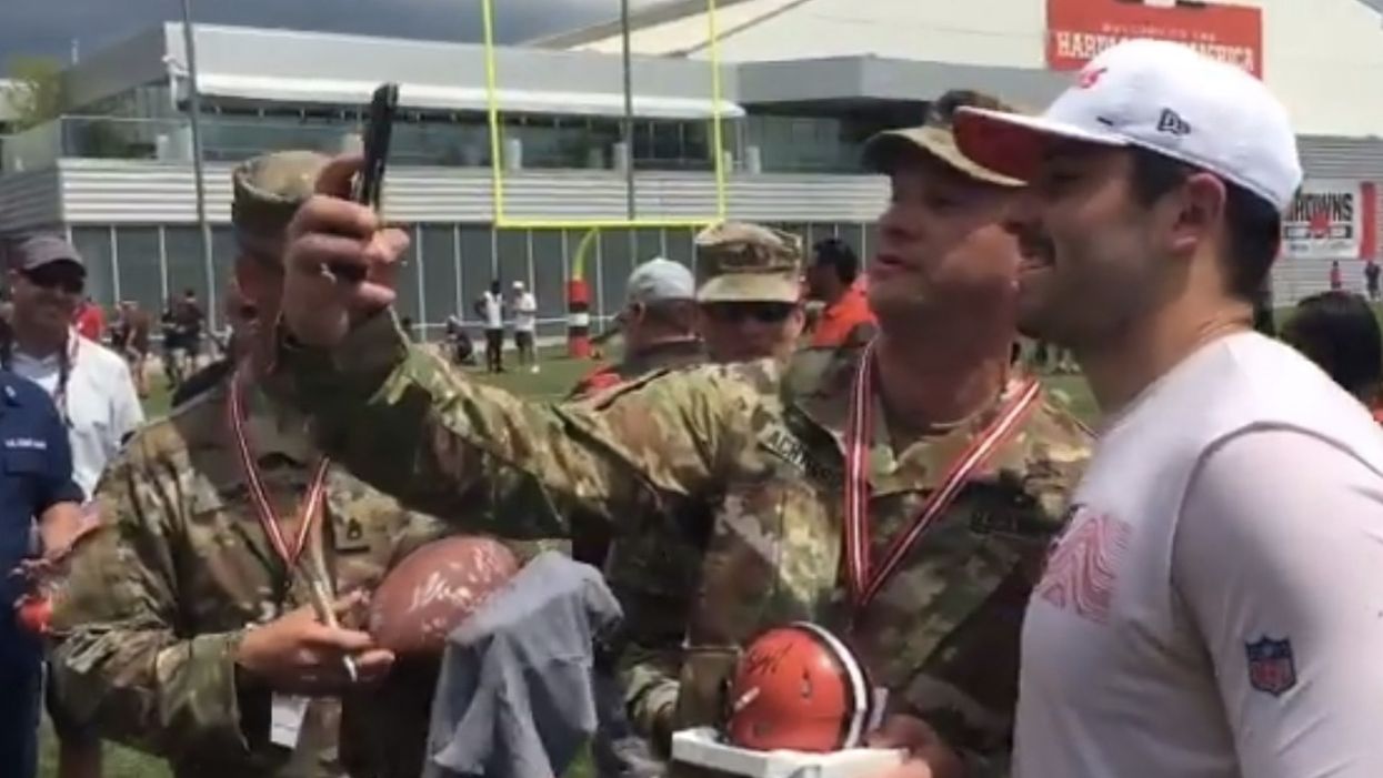 Browns quarterback Baker Mayfield refuses team command to leave field so he can finish signing autographs for soldiers — and fans love it