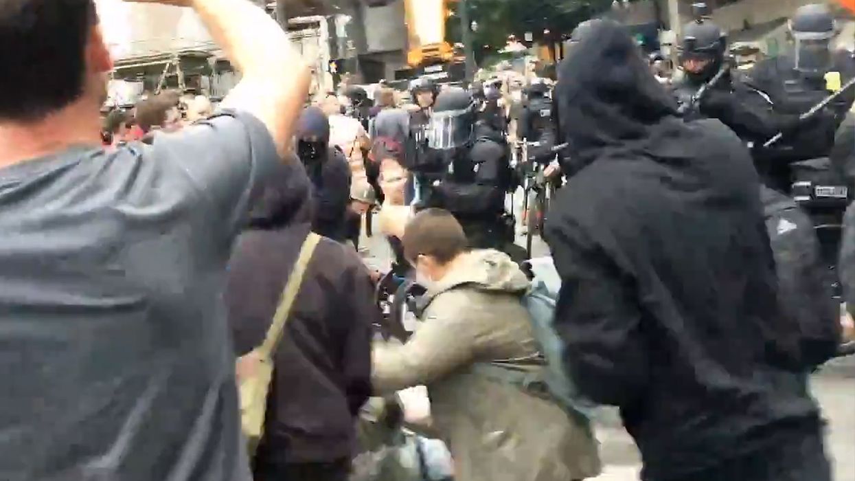 Antifa caught on camera AGAIN: threatening, throwing hammers, attacking journalists