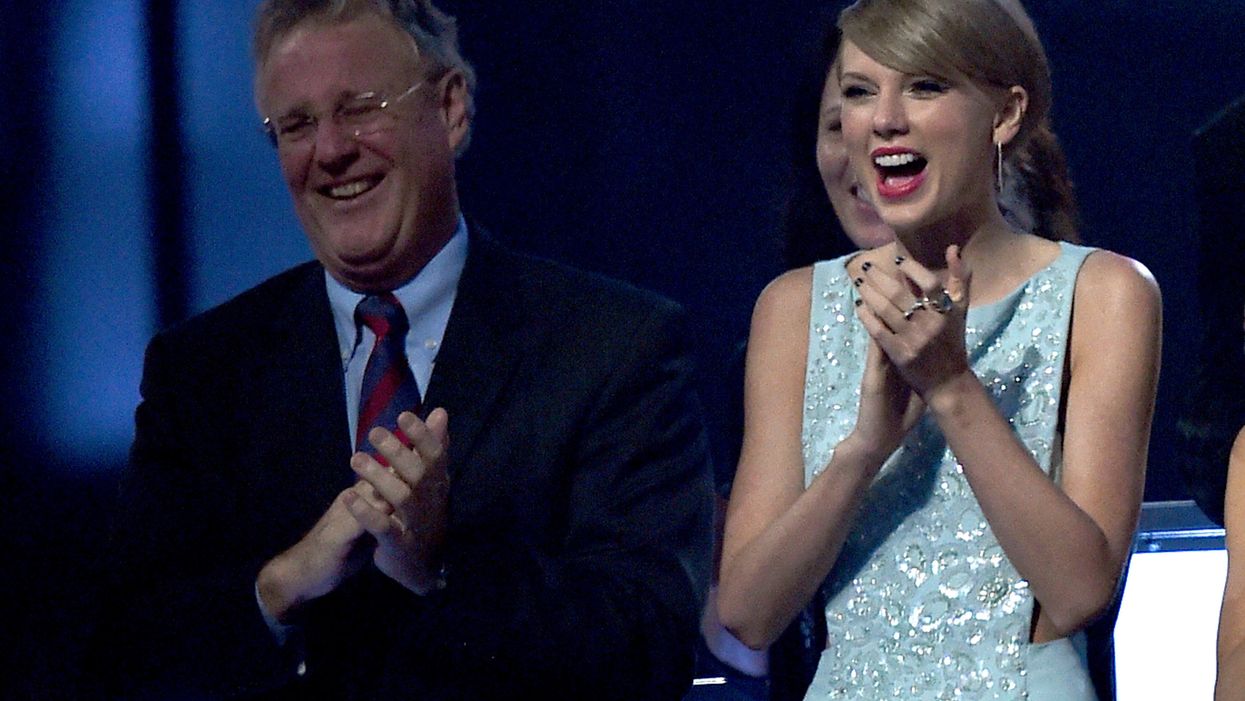 Taylor Swift’s father reportedly deletes Facebook account after sharing conservative views