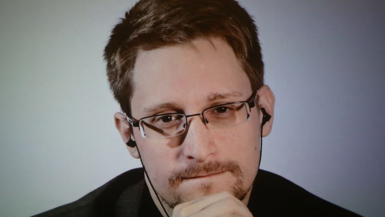Edward Snowden wants to return to the US, but says the government won't promise him a fair trial