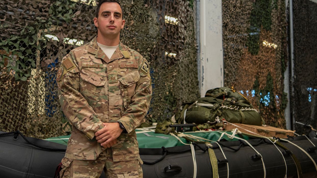 Airman traveling to get an award for heroism saves choking baby on his flight