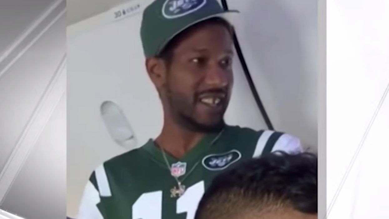 Man has to be restrained and gets kicked off airplane flight after he melts down over their bathroom policy