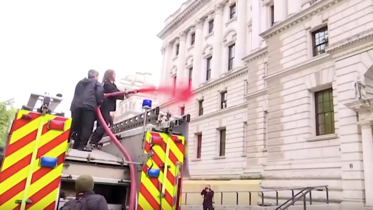 Activists in fire truck try spraying red dye on UK treasury building to protest climate change. It doesn't go so well.
