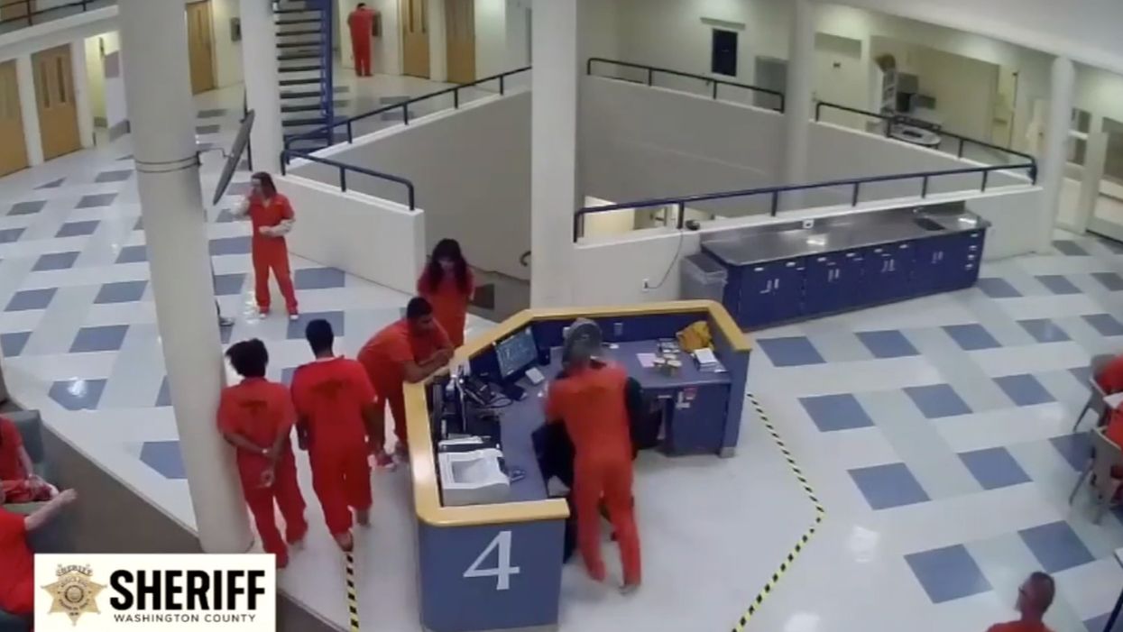 Things look really bad for corrections officer after inmate carries out surprise attack on him — but then other inmates step in