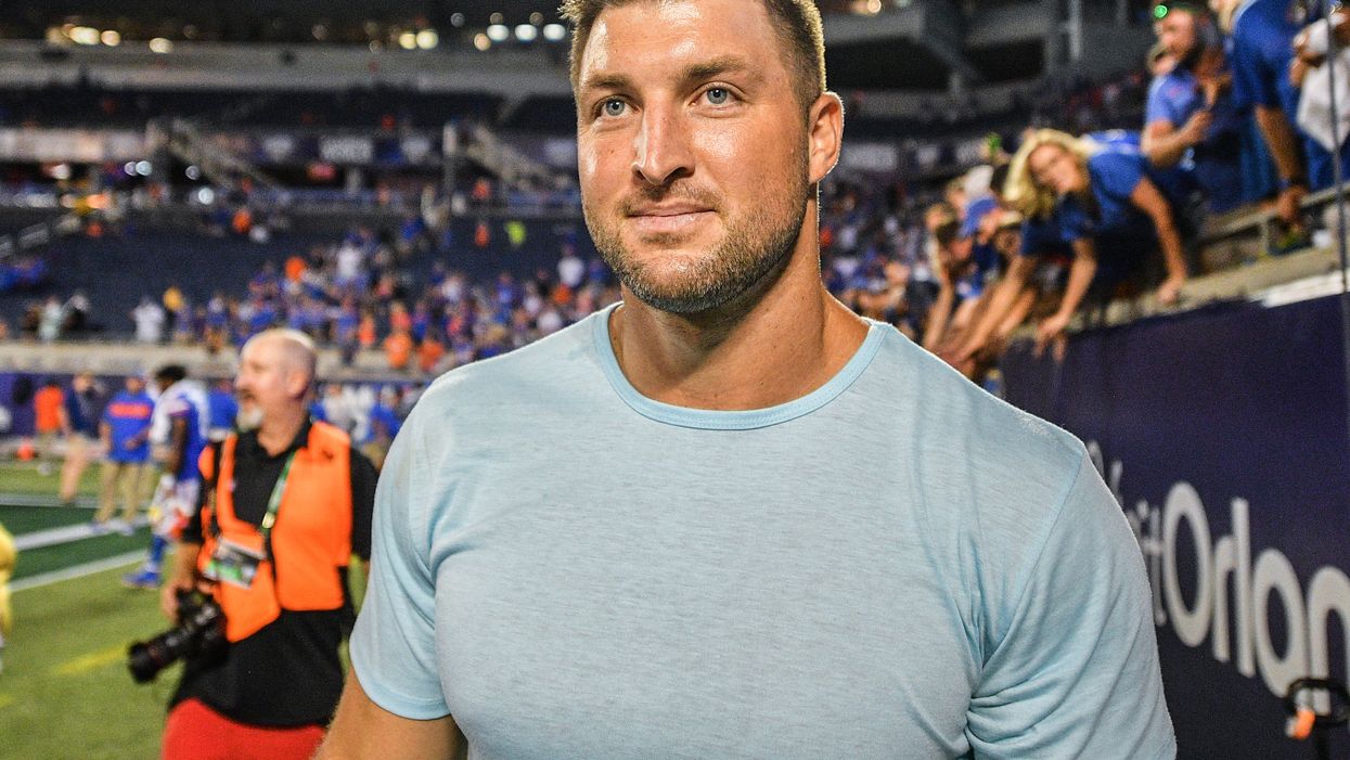 Tim Tebow surprises Texas inmates at maximum security prison to spread the Gospel, tells inmates to fulfill their purpose wherever they are