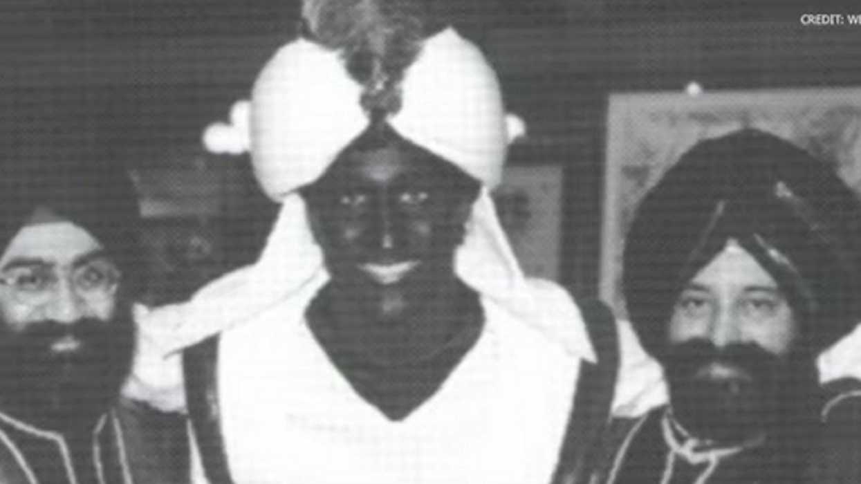 Protestors in blackface taunt Justin Trudeau on the campaign trail