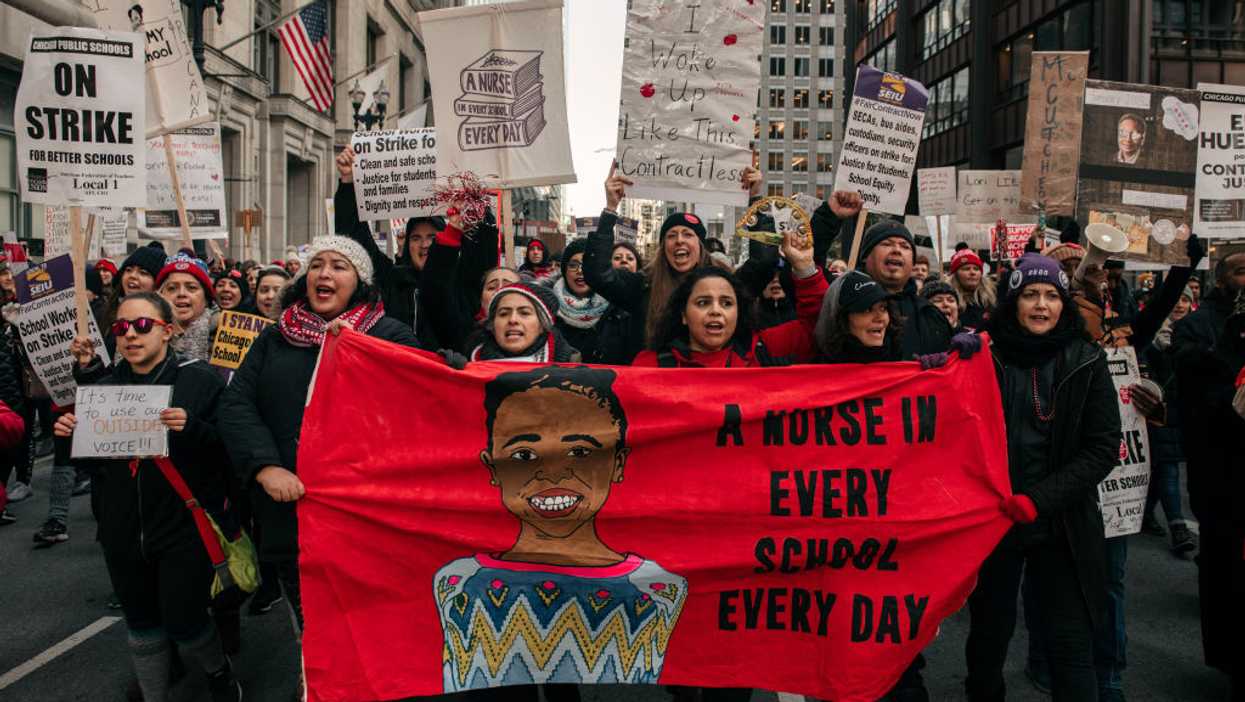 Chicago Teachers Union gives teachers 'civil disobedience training' as teacher strike lingers on