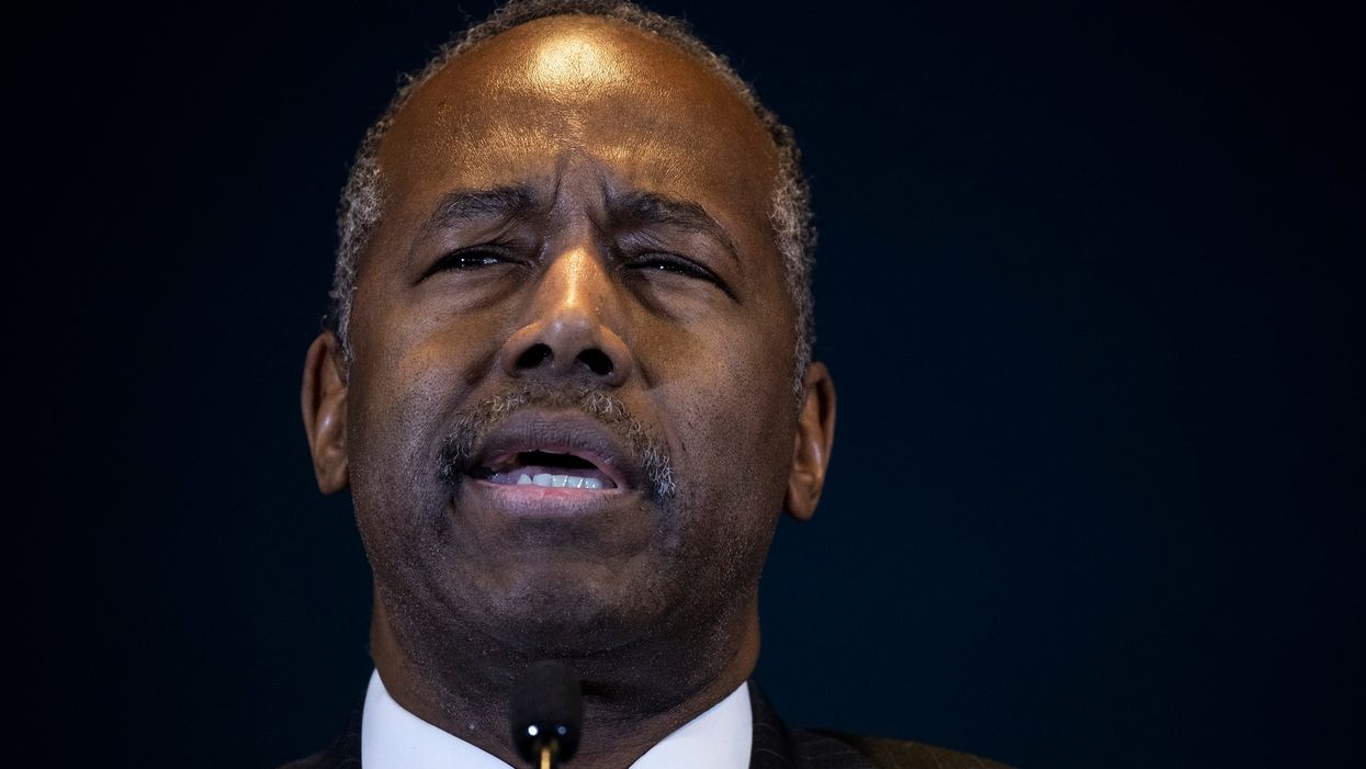 Ben Carson scolds Maxine Waters: 'Basic manners elude you'