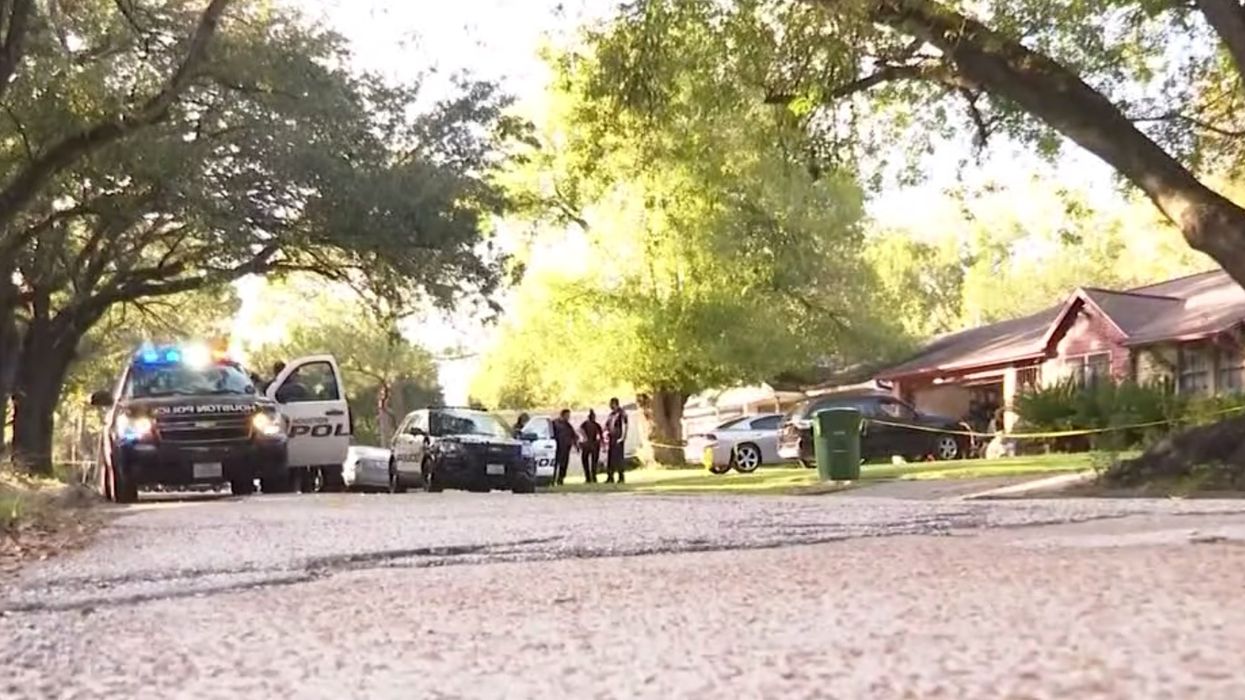 Suspect shot and killed with his own gun after trying to rob a Houston homeowner at his garage