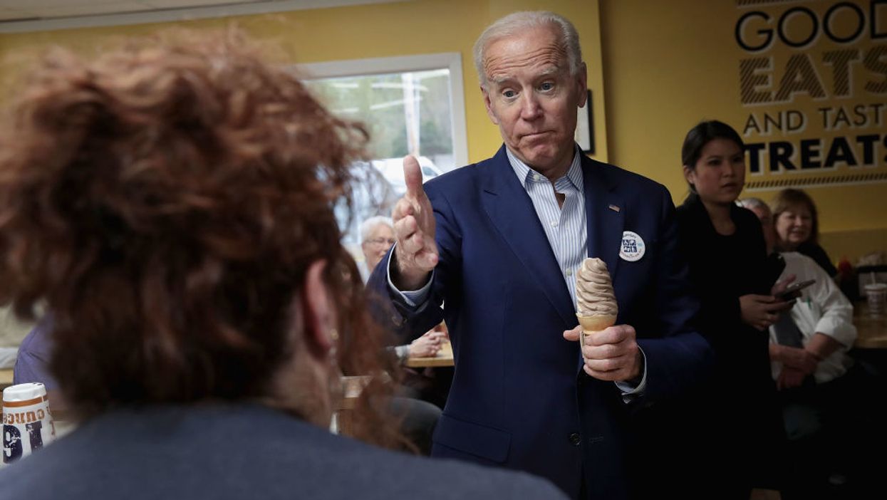Iconic photo shows Iowa farmer completely ignore Joe Biden in local cafe: 'Who?'