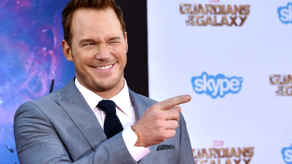 Chris Pratt forced to publicly apologize for drinking out of a water bottle