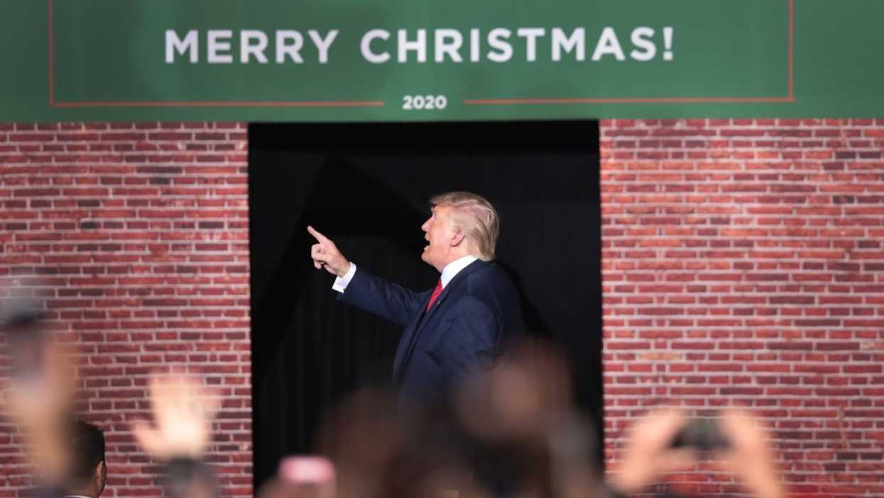 Polls show Trump closing in on Biden and 2020 Democrats