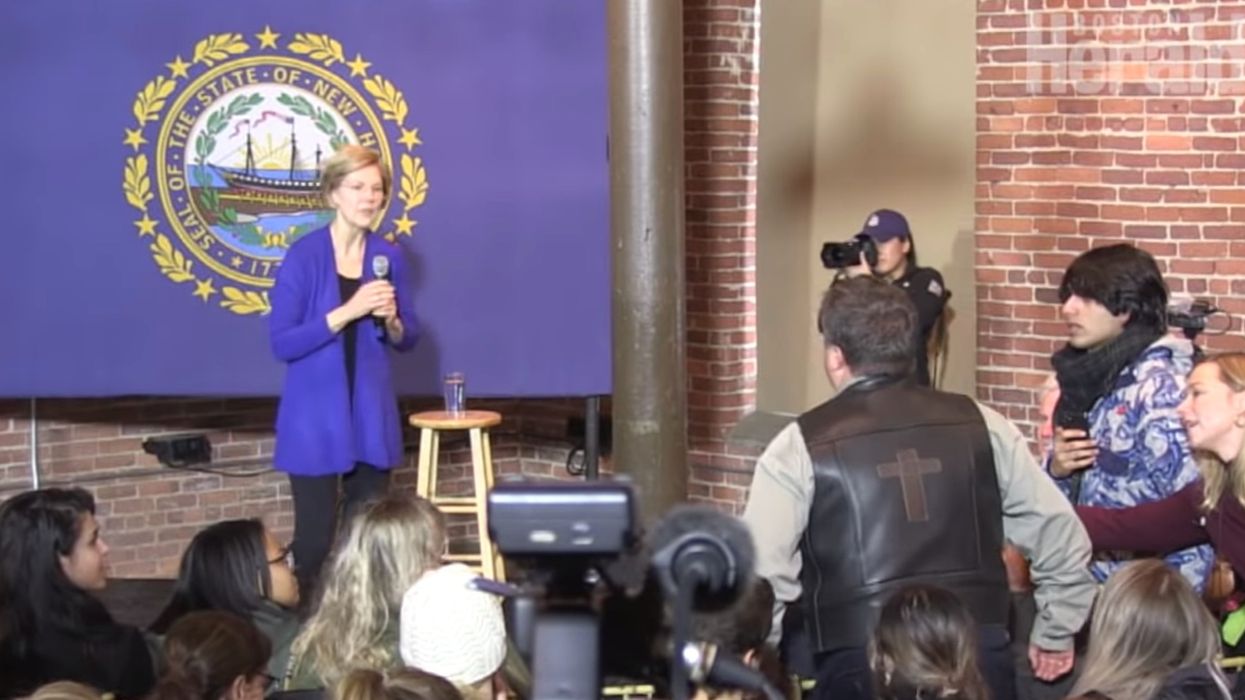 'Why are you siding with terrorists!?'— protester yells at Liz Warren during campaign rally
