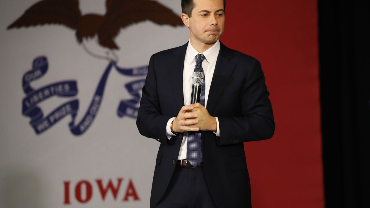 Pete Buttigieg has awkward Jeb Bush-style 'please clap' moment during Iowa appearance