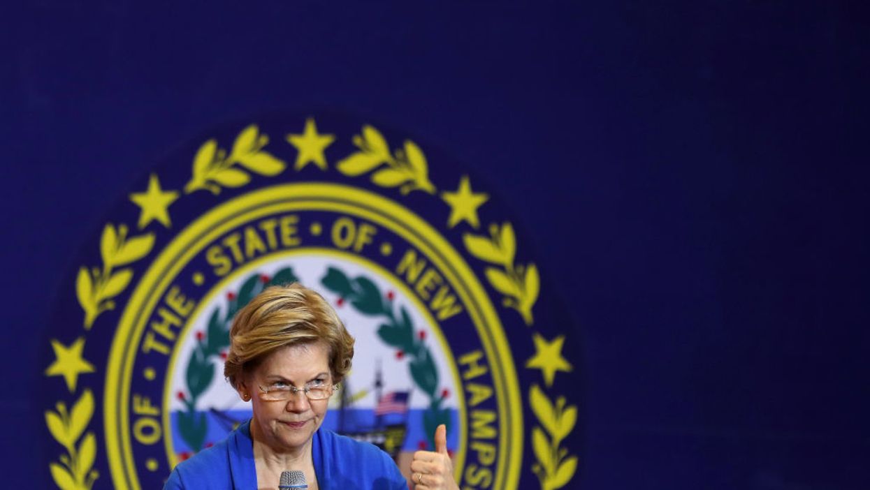 VIDEO: Elizabeth Warren accused of trying to hide behind a staffer after being caught flying on a private jet