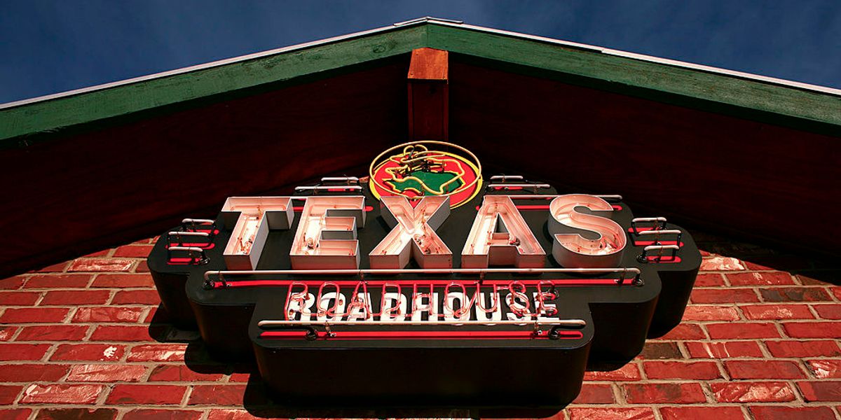 Texas Roadhouse CEO gives up salary and bonus for the rest of the year to pay ‘front-line’ workers feeling the shutdown squeeze | Blaze Media