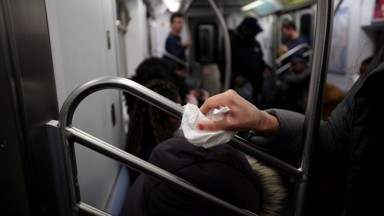 Despite lockdowns and escalating coronavirus death toll, photo shows NYC train packed with passengers