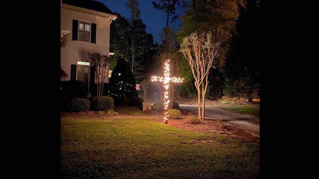 Left-wing Newsweek calls out conservative radio host Erick Erickson for 'burning cross' in his yard. They're Christmas lights.