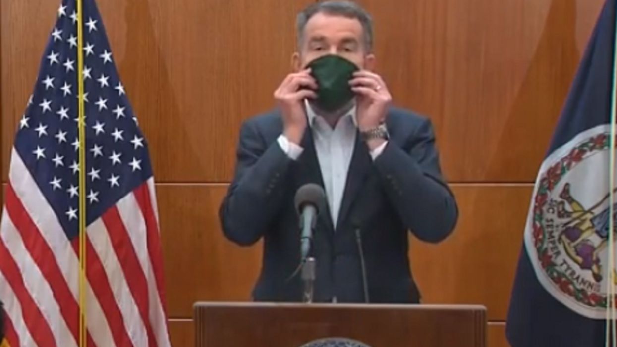 Outlet apologizes after reporting 'striking moment Gov. Ralph Northam put on his own black face mask'