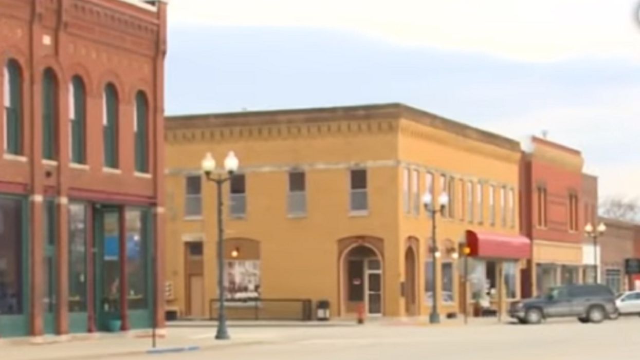 Anonymous donor spends $82,000 to send $150 in food gift cards to every household in Iowa town