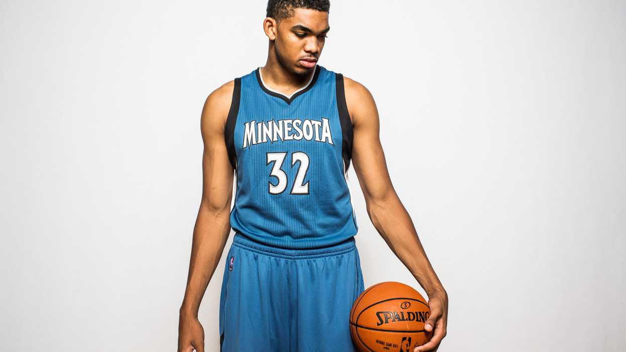 Mother of Karl-Anthony Towns dies of COVID-19 complications 3 weeks after the NBA star shared a moving video about her illness