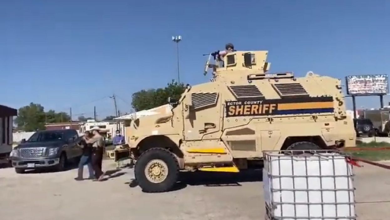 Texas sheriff sends SWAT team with guns drawn to arrest armed lockdown protestors