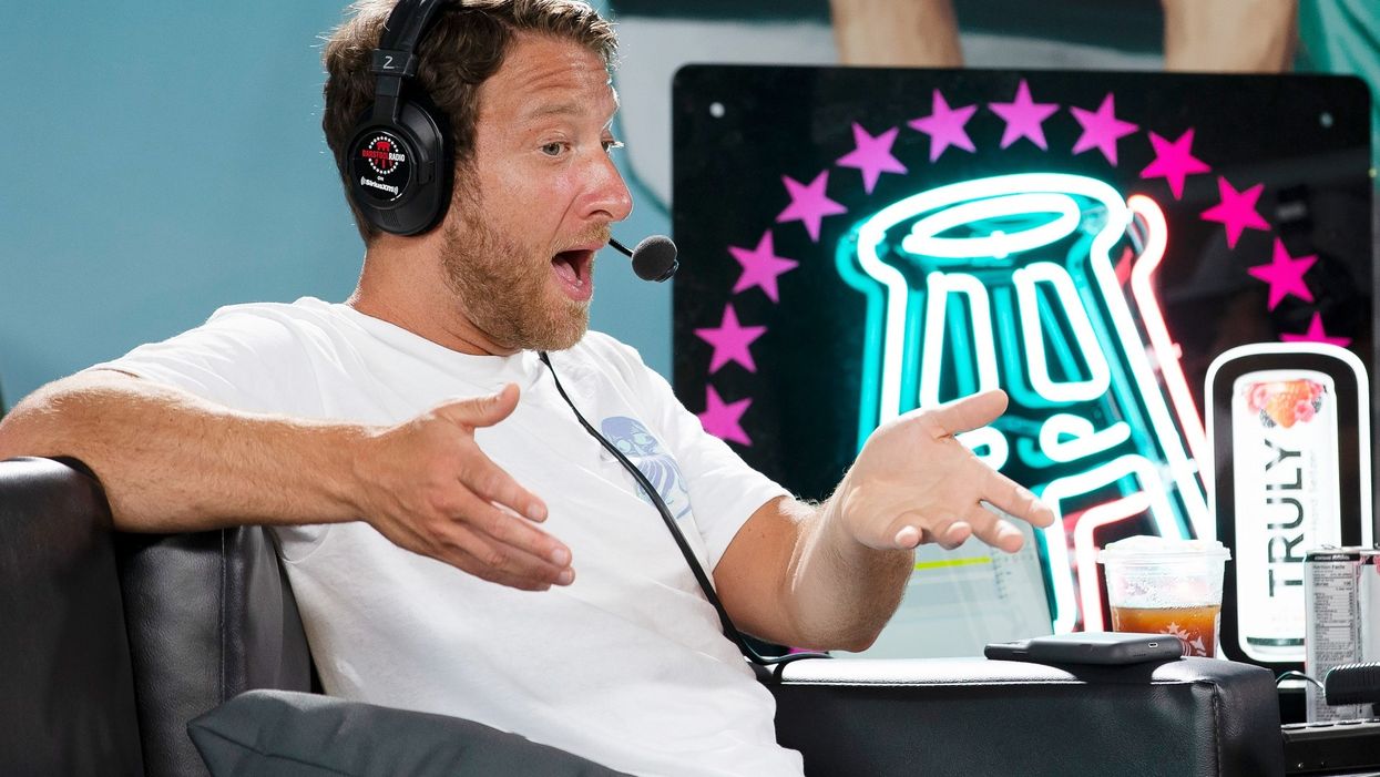 'Pick a f***ing side!': Barstool Sports founder calls out Dr. Fauci over the doctor's latest advice